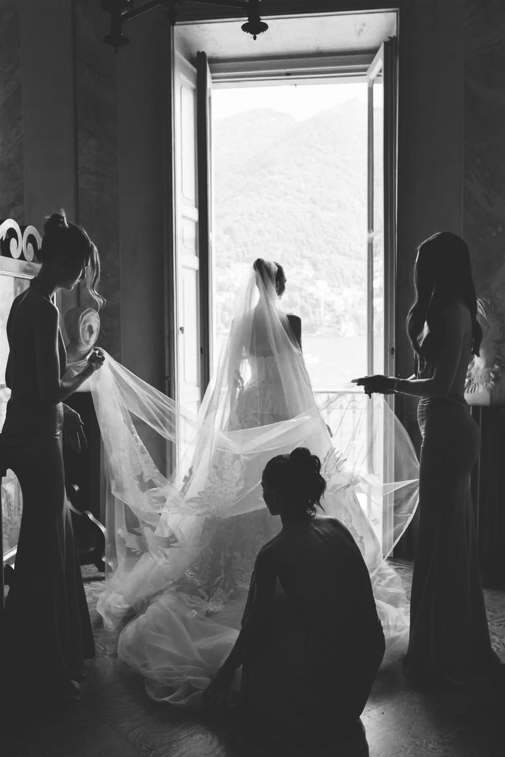 The Silence Before the Aisle: What the Bride Feels in the Moments No One Sees