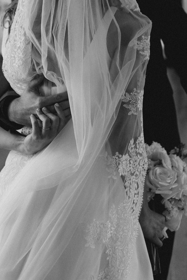 When the Veil Meets the Light: Choosing Fabrics that Photograph Like Poetry